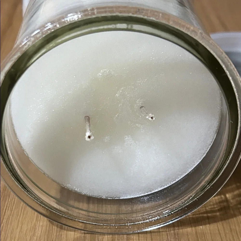 Tuscany Candle Iced Gingerbread Scented Candle Limited Edition - Picture 9 of 16